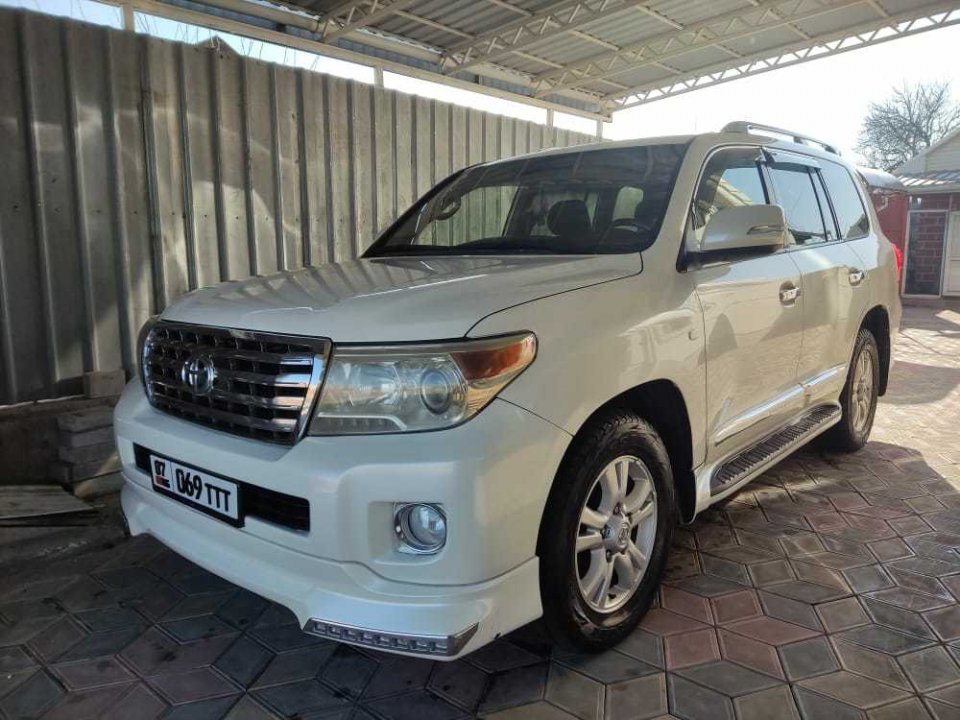 toyota land cruiser 200 series